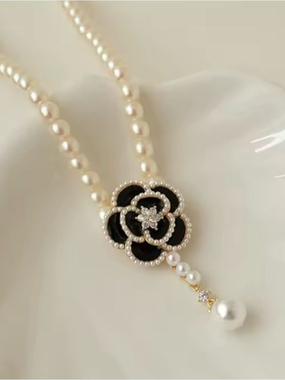 Elegant Black & Pearl Flower Pendant Necklace - Women Jewelry